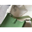 Mini borsa Hermes Evelyne III TPM in pelle Clemence verde criquet Mini borsa Hermes Evelyne III TPM in pelle Clemence verde criquet