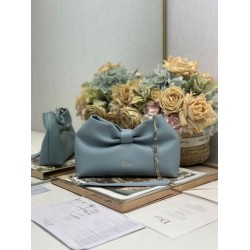 Borsa Dior Bow con fiocco blu e metallo finitura oro