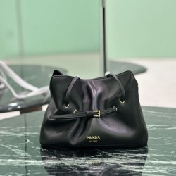 Replica qualità specchio Borsa a spalla Prada Dada piccola in nappa nera