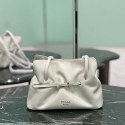 Replica qualità specchio Borsa a spalla Prada Dada piccola in nappa beige