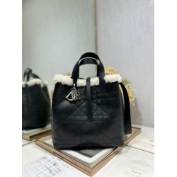 Borsa tote DiorAlps piccola/media Dior Toujours Vertical con impunture Macrocannage e finiture in lana nero
