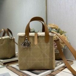Replica qualità specchio Borse tote DiorAlps piccola/media Dior Toujours Vertical con impunture Macrocannage e finiture in lana Albicocca