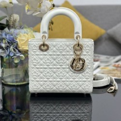 Replica qualità specchio Borsa Dior Cannage Lucky Star Studded Mini Lady Dior con ciondoli D.I.O.R. Bianca
