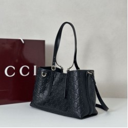 Replica Borse tote media Gucci 815214 GG Emblem pelle goffrata nera Imitazioni Replica qualità specchio Borse tote media Gucci 815214 GG Emblem pelle goffrata nera
