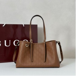Replica qualità specchio Borsa tote media Gucci 815214 GG Emblem pelle goffrata marrone