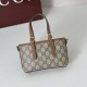 Replica Gucci 855491 GG Emblem mini borsa marrone Imitazioni Replica qualità specchio Gucci 855491 GG Emblem mini borsa marrone