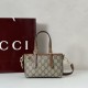 Replica Gucci 855491 GG Emblem mini borsa marrone Imitazioni Replica qualità specchio Gucci 855491 GG Emblem mini borsa marrone