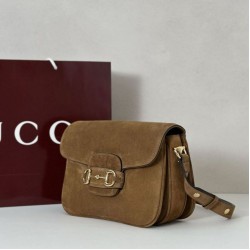 Borse Firmate Replica a tracolla piccola Gucci Horsebit 1955 Aura 847063 Pelle scamosciata Borgogna Borse Firmate Replica a tracolla piccola Gucci Horsebit 1955 Aura 847063 Pelle scamosciata Borgogna