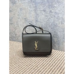 Borsa a tracolla YSL Saint Laurent Niki Besace grana Muschio leggero