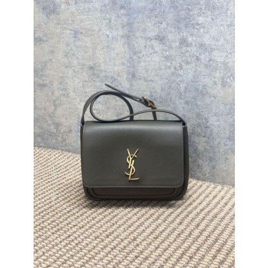 Borsa a tracolla YSL Saint Laurent Niki Besace grana Muschio leggero