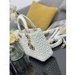 Borsa Dior Cannage Lucky Star Studded Mini Lady Dior con ciondoli D.I.O.R. Bianca