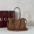 Borsa tote media Gucci 815214 GG Emblem pelle goffrata marrone