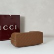 Borsa tote media Gucci 815214 GG Emblem pelle goffrata marrone