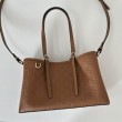 Borsa tote media Gucci 815214 GG Emblem pelle goffrata marrone