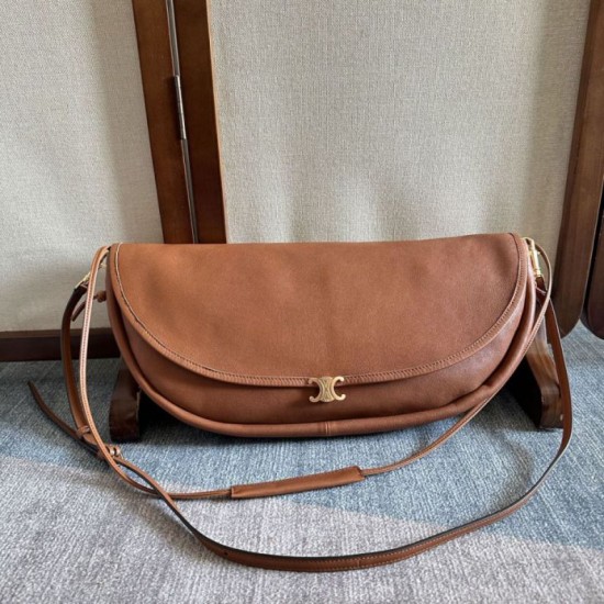 Borse Celine Halfmoon Soft Triomphe morbida pelle di agnello lucida Marrone