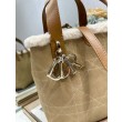 Borse tote DiorAlps piccola/media Dior Toujours Vertical con impunture Macrocannage e finiture in lana Albicocca