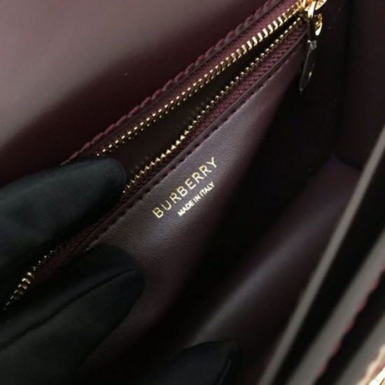Replica 1:1 Borsa TB piccola in pelle di agnello con monogramma trapuntato rossa Outlet Borsa TB piccola in pelle di agnello con monogramma trapuntato rossa imitazioni perfette