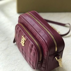 Cloni Firmate Burberry Borsa per fotocamera trapuntata piccola Claret imitazioni