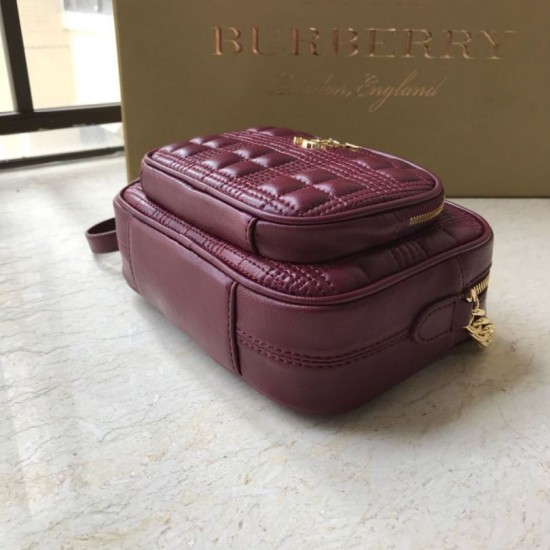 Cloni Firmate Burberry Borsa per fotocamera trapuntata piccola Claret imitazioni