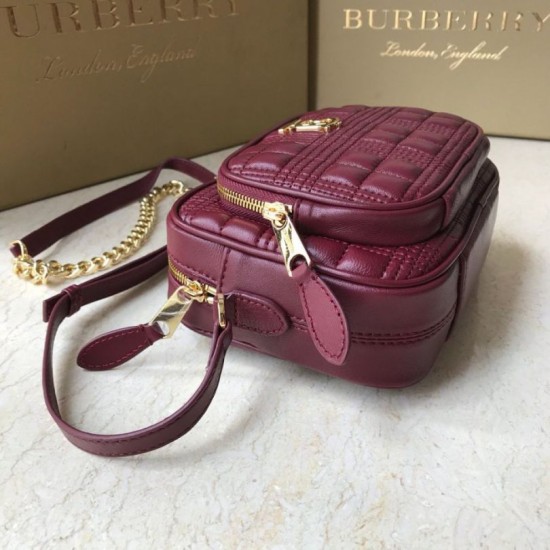 Cloni Firmate Burberry Borsa per fotocamera trapuntata piccola Claret imitazioni