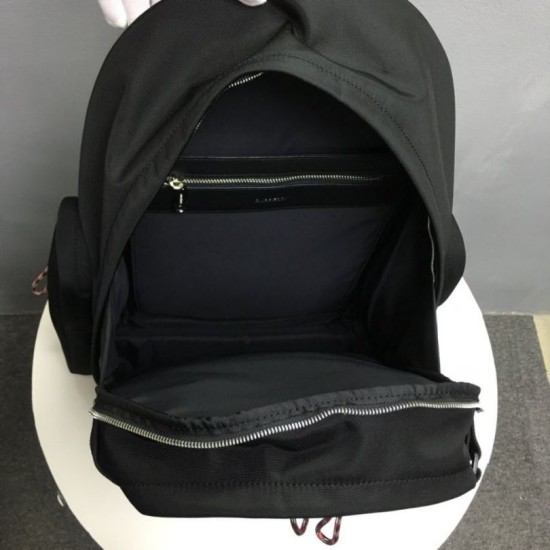 Zaino Buris Nevis grande dettaglio logo Burberry Dupe Perfetta Cloni Firmate Zaino Buris Nevis grande dettaglio logo Burberry imitazioni