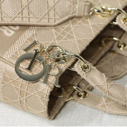Borse Replica Alta Qualità a spalla ricamata Christian Dior Medium Lady D-Lite albicocca Dupe Perfetta Cloni Firmate Borse Replica Alta Qualità a spalla ricamata Christian Dior Medium Lady D-Lite albicocca imitazioni