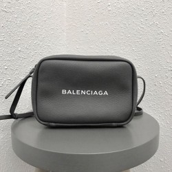 Cloni Firmate Borsa per fotocamera piccola Balenciaga Everyday liscia vitello nera imitazioni