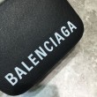 Borsa per fotocamera piccola Balenciaga Everyday Pelle di vitello pieno fiore nera