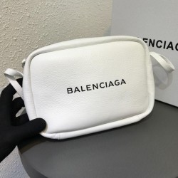 Cloni Firmate Borsa piccola per fotocamera Balenciaga Everyday liscia vitello beige imitazioni