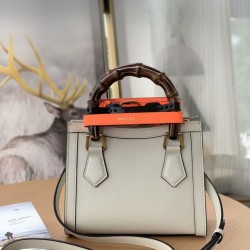 Dupe Diana Mini Tote Bag 655661 beige imitazioni perfette Replica Diana Mini Tote Bag 655661 beige Griffate