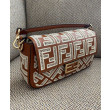 Borsa Baguette In Pelle Con Ricamo FF 8BR600 Caffè Borsa Baguette In Pelle Con Ricamo FF 8BR600 Caffè