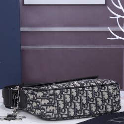 Dupe Christian Dior Mini Saddle Messenger Bag Blu Scuro imitazioni perfette Replica Christian Dior Mini Saddle Messenger Bag Blu Scuro Griffate