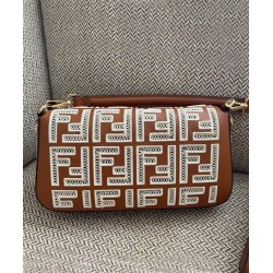 Borsa Baguette In Pelle Con Ricamo FF 8BR600 Caffè