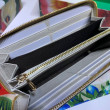 Alta gamma replica imitazione Portafoglio Zumi in pelle granulosa con cerniera 570661 bianco