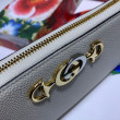 Alta gamma replica imitazione Portafoglio Zumi in pelle granulosa con cerniera 570661 bianco