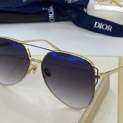 Dupe Occhiali da sole quadrati sfumati Dior Diorstellaire Oro / Nero imitazioni perfette Replica Occhiali da sole quadrati sfumati Dior Diorstellaire Oro / Nero Griffate