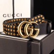 Pari all'originale replica Cintura in pelle nera con fibbia doppia G e borchie 409402