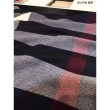 Classic Large Check Sciarpa Navy di Cashmere Classic Large Check Sciarpa Navy di Cashmere