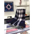 Classic Large Check Sciarpa Navy di Cashmere Classic Large Check Sciarpa Navy di Cashmere