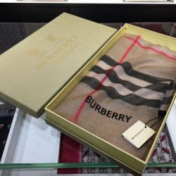 Replica 1:1 Scialle in cashmere con motivo check classico Burberry marrone Outlet Scialle in cashmere con motivo check classico Burberry marrone imitazioni perfette