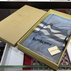 Replica 1:1 Scialle in cashmere check classico Burberry blu Outlet Scialle in cashmere check classico Burberry blu imitazioni perfette