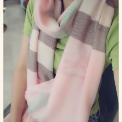 Qualità superiore replica Scialle in cashmere con motivo check classico Burberry 70 x 200 rosa imitazioni perfette