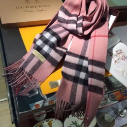 Replica 1:1 Qualità superiore replica Sciarpa Burberry classica in cashmere double face 30 x 168 Rosa Outlet Qualità superiore replica Sciarpa Burberry classica in cashmere double face 30 x 168 Rosa imitazioni perfette