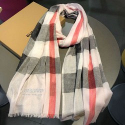 Qualità superiore replica Scialle in cashmere con motivo check classico Burberry 75 x 205 rosa imitazioni perfette