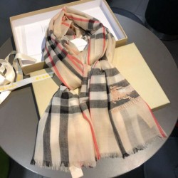 Replica 1:1 Qualità superiore replica Scialle Burberry Classic Horse Cashmere Beige Outlet Qualità superiore replica Scialle Burberry Classic Horse Cashmere Beige imitazioni perfette