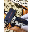 Dettagli perfetti Confidential Monogram Square 140 Khaki Dettagli perfetti Confidential Monogram Square 140 Khaki