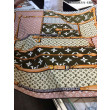 Dettagli perfetti Confidential Monogram Square 140 Khaki Dettagli perfetti Confidential Monogram Square 140 Khaki