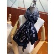 falso Sciarpa in cashmere con monogramma pop gigante Gay