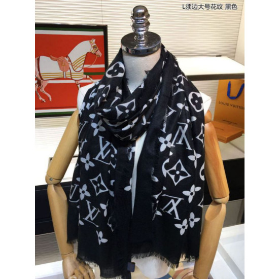 Monogram Schawl Motivo a bordi neri Schawl nero Monogram Schawl Motivo a bordi neri Schawl nero