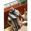 Scialle in cashmere con motivo check classico Burberry 70 x 200 nero